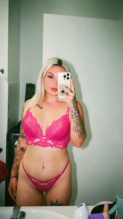 krose.xo, image 1 of 2