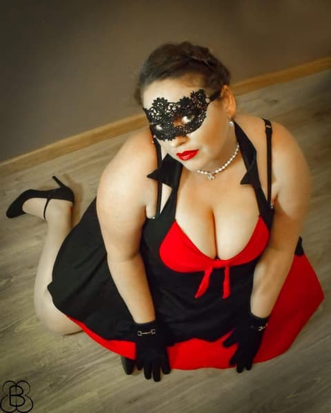 Tiffany Reign, image 1 of 2