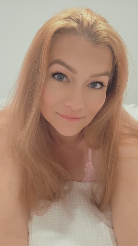 PrincessonmykneesVIP, image 1 of 2