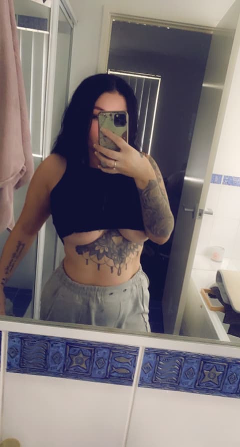 BrookeJoanne, image 1 of 2