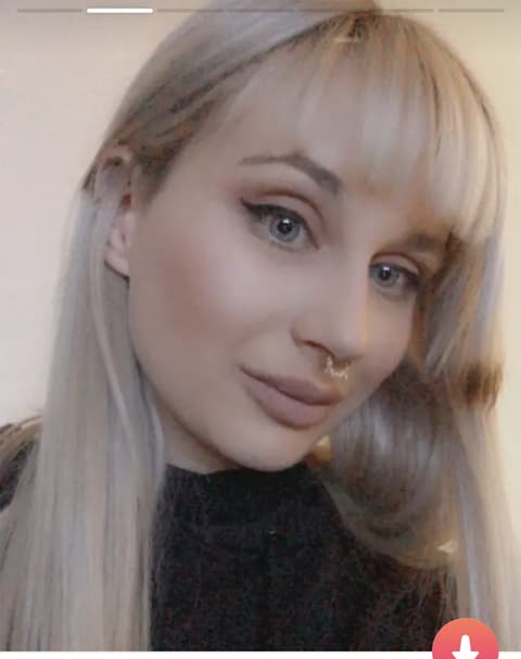 Miss Kira, image 1 of 2