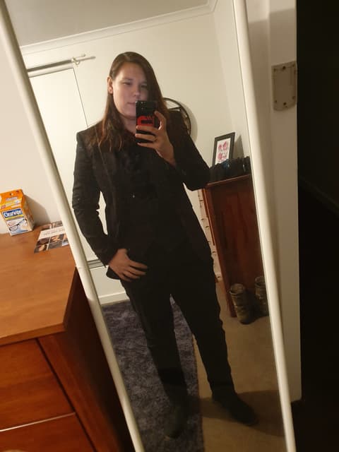 Dani 😈, image 1 of 2