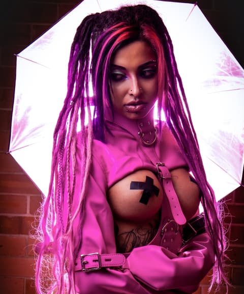 Sara Vicious, image 1 of 2